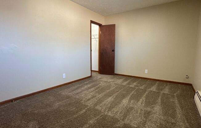 1 bed, 1 bath, $775, Unit 4