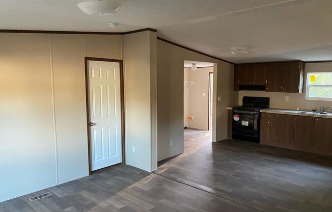 3 beds, 2 baths, $1,300, Unit Lot 80