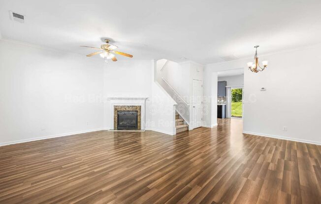 3 beds, 2.5 baths, 1,387 sqft, $1,695
