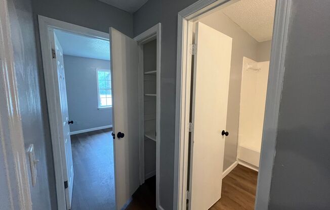 2 beds, 1 bath, $900, Unit 426A