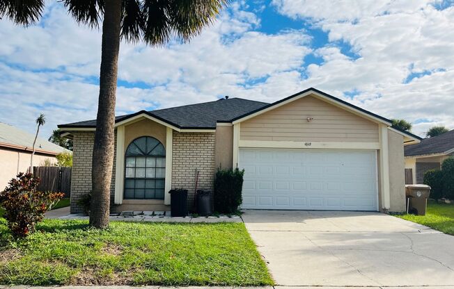 2/2 POOL HOME with 2 Car Garage located in Kissimmee, FL