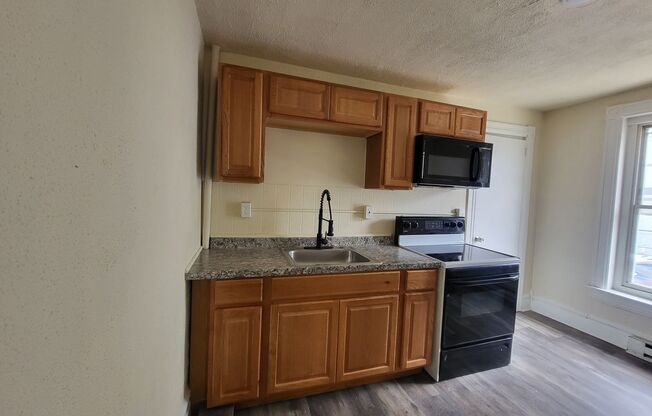 3 beds, 1 bath, $1,400