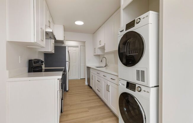 2 beds, 2 baths, 1,075 sqft, $2,885, Unit 204