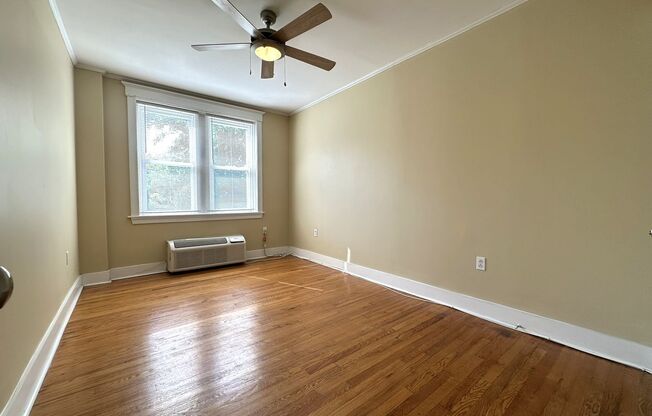 1 bed, 1 bath, 635 sqft, $1,360, Unit Apt C-14