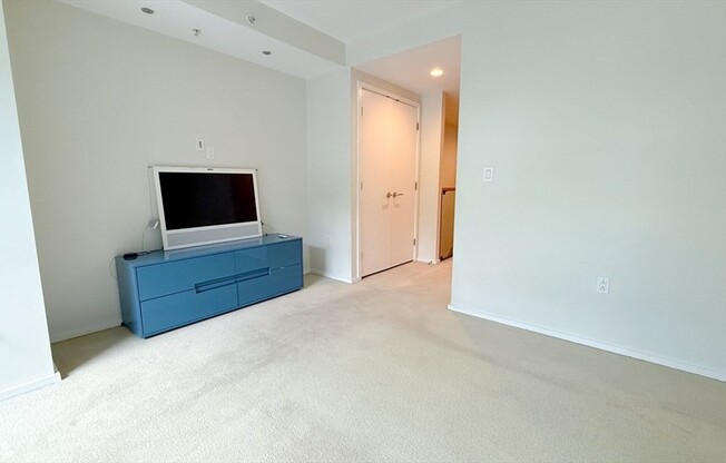 1 bed, 1.5 baths, 948 sqft, $3,800, Unit 127