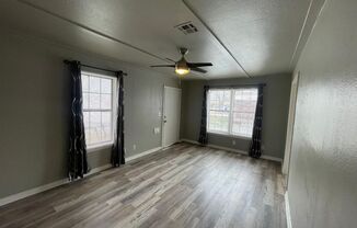 2 beds, 1 bath, $825