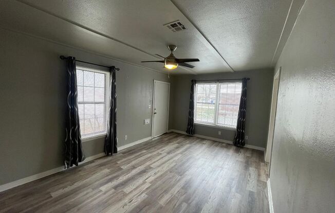 2 beds, 1 bath, $825