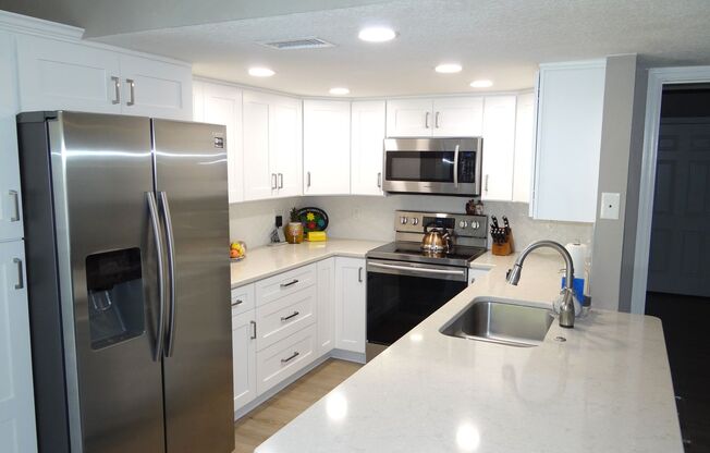 3 bed 2.5 bath home only 1.5 miles to the beach