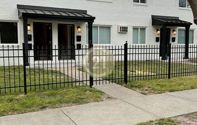 318 W 36 ST