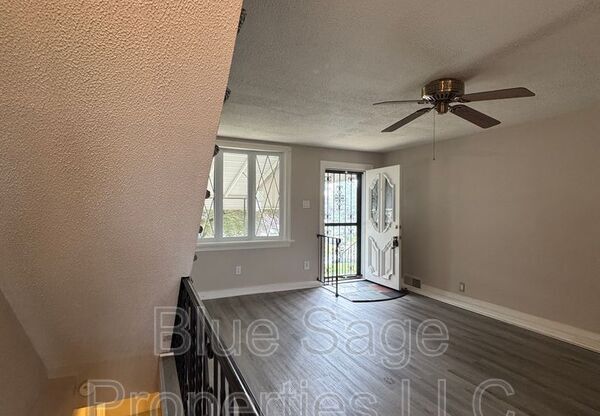 228 W WYNCLIFFE AVE