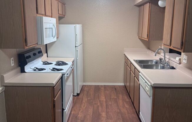 2 beds, 2 baths, 908 sqft, $750, Unit 122