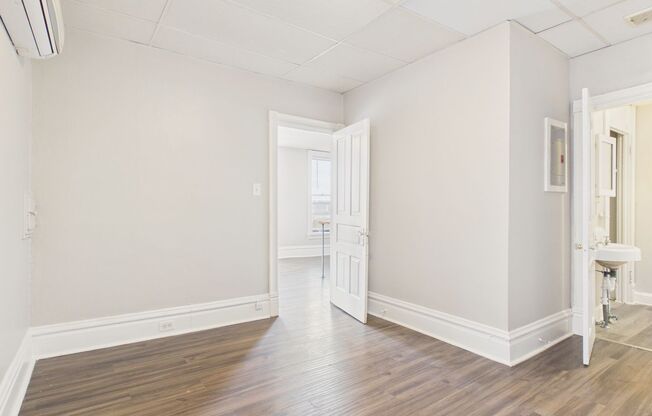 1 bed, 1 bath, 300 sqft, $975, Unit 1700 N 2nd #26
