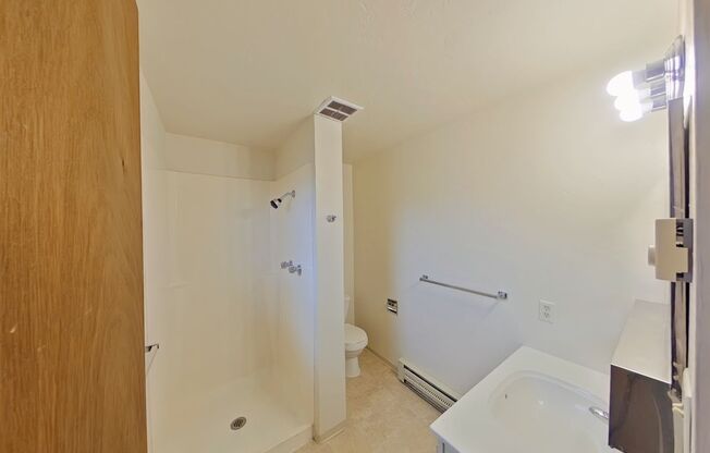 3 beds, 2 baths, $1,450, Unit 5