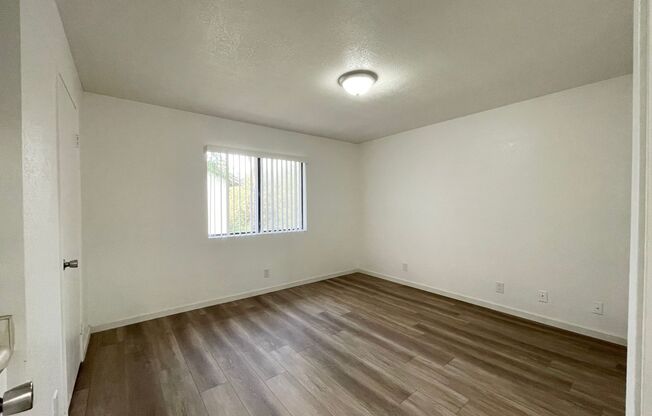 2 beds, 1 bath, $2,275, Unit #553 B-4