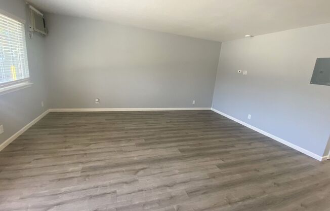 1 bed, 1 bath, 650 sqft, $1,595, Unit O-49