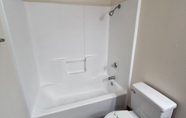 2 beds, 1 bath, 875 sqft, $1,325, Unit 127-21