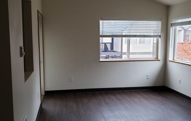 2 beds, 1 bath, $1,530, Unit 256