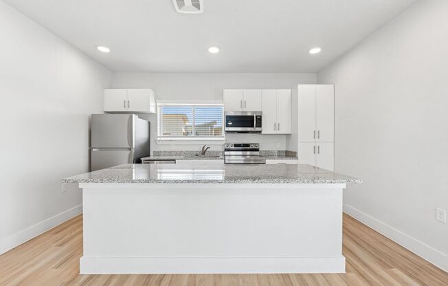 1 bed, 1 bath, 712 sqft, $1,385, Unit 214