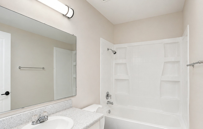 2 beds, 1 bath, 896 sqft, $1,995, Unit 070