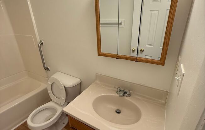 2 beds, 1 bath, 830 sqft, $1,099, Unit 8625C