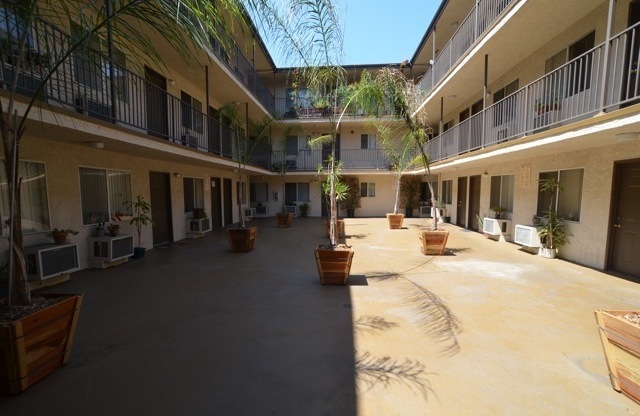 Council Apts..Spacious Gorgeous Apartment Available..Great Location.. CALL NOW!!
