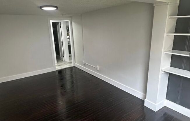 1 bed, 1 bath, $1,595, Unit 10