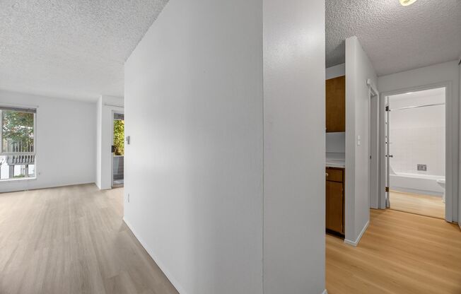 Charming 1-Bedroom Apartment in Highland Park – Freshly Updated & Conveniently Located