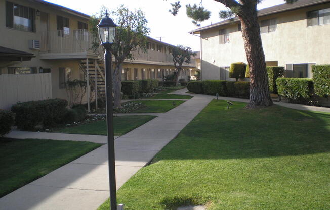 2 beds, 1 bath, 780 sqft, $2,200, Unit 35