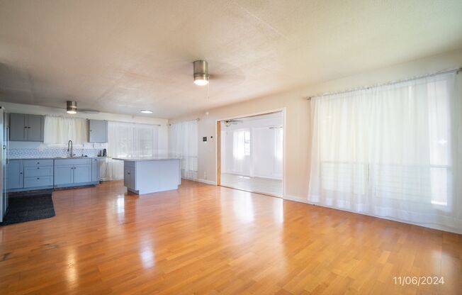 4 bd / 2 ba Upstairs Unit in a Triplex