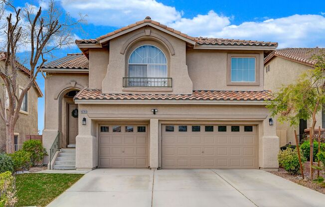 Gorgeous 3 bedroom 2.5 bath split level home in Summerlin!