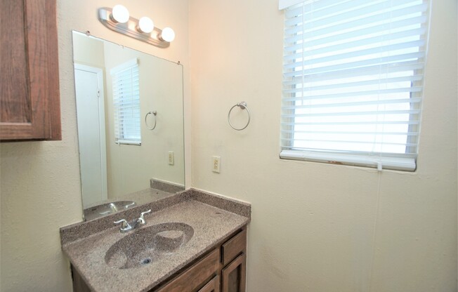 Studio, 1 bath, 500 sqft, $850, Unit 204
