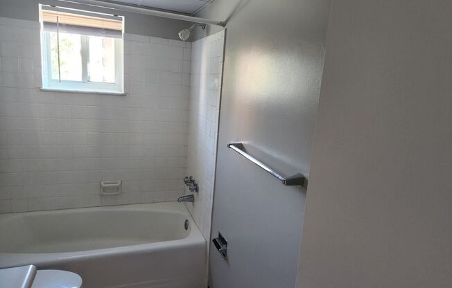 2 beds, 1 bath, 1,047 sqft, $1,439, Unit WG1-311