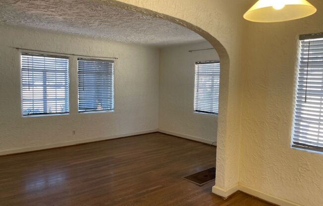 2 beds, 1 bath, $1,150