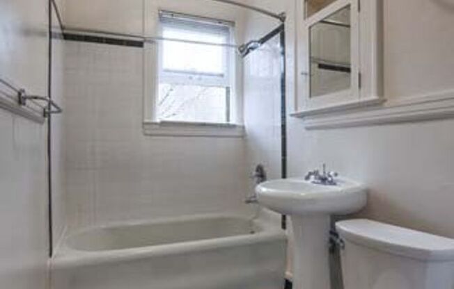 Studio, 1 bath, 425 sqft, $1,200, Unit 406