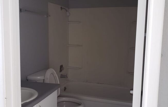 1 bed, 1 bath, $1,050, Unit 601 G204