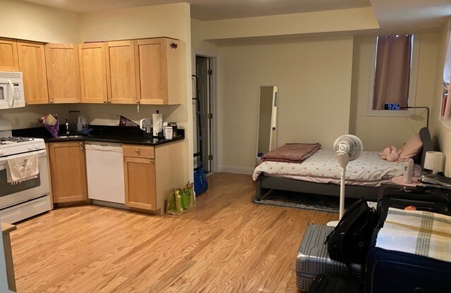 1 bed, 1 bath, 360 sqft, $2,200, Unit F