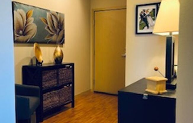 2 beds, 2 baths, 926 sqft, $1,725, Unit 212