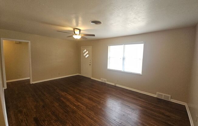 Cozy 2 bedroom 1 bathroom house with 1 car garage in North Richland Hills