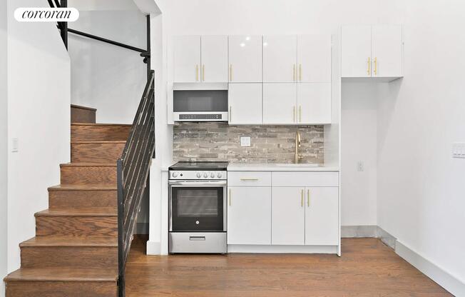 896 NEW YORK AVE