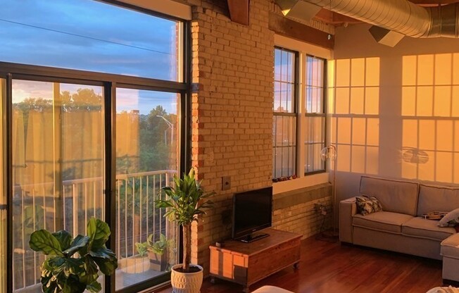 43 CHARLTON ST