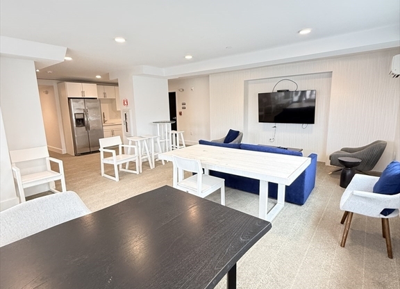 2 beds, 2 baths, 873 sqft, $3,800, Unit 407