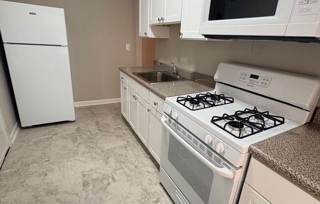 3 beds, 1 bath, 1,003 sqft, $1,350, Unit CA 127.5-1W