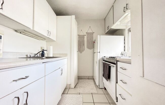 Pet Friendly Furnished Waikiki Studio with Central A/C and Parking. Utilities Included in Rent.