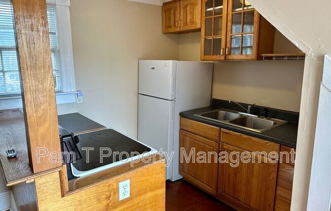 124 E HENRY ST