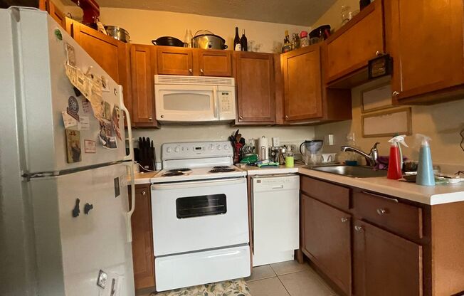 2 beds, 1 bath, $1,395, Unit 411