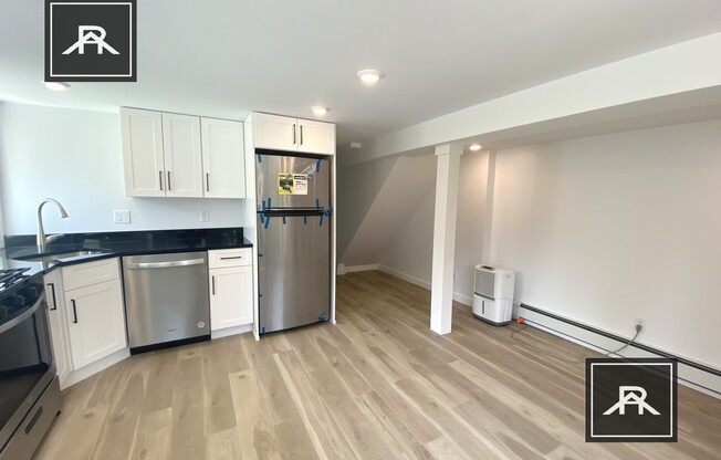 6 LOUDERS LN