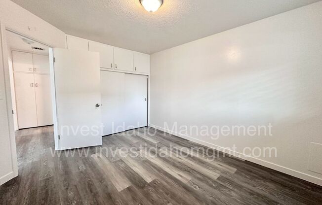 1 bed, 1 bath, 680 sqft, $1,125, Unit 820 1/2 N Meridian Rd