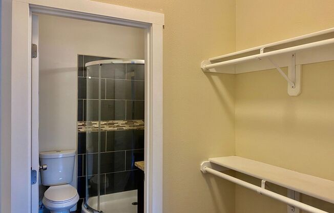 Studio, 1 bath, 264 sqft, $950, Unit 10