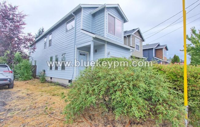 3 bedroom 2.5 bath home in Errol Heights