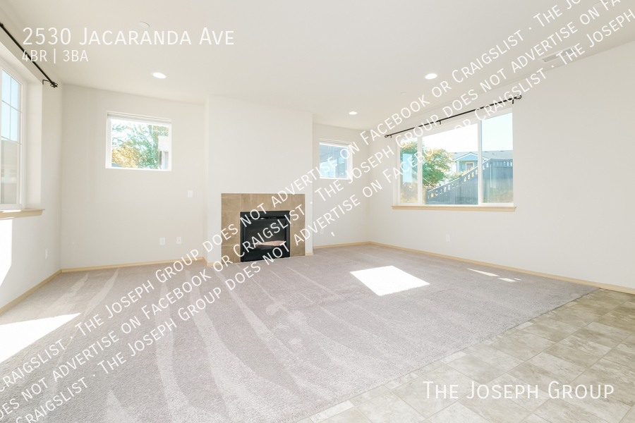 2530 JACARANDA AVE